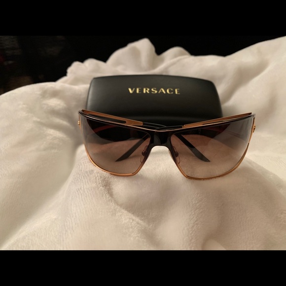 Versace 2040 Sunglasses - Picture 9 of 11